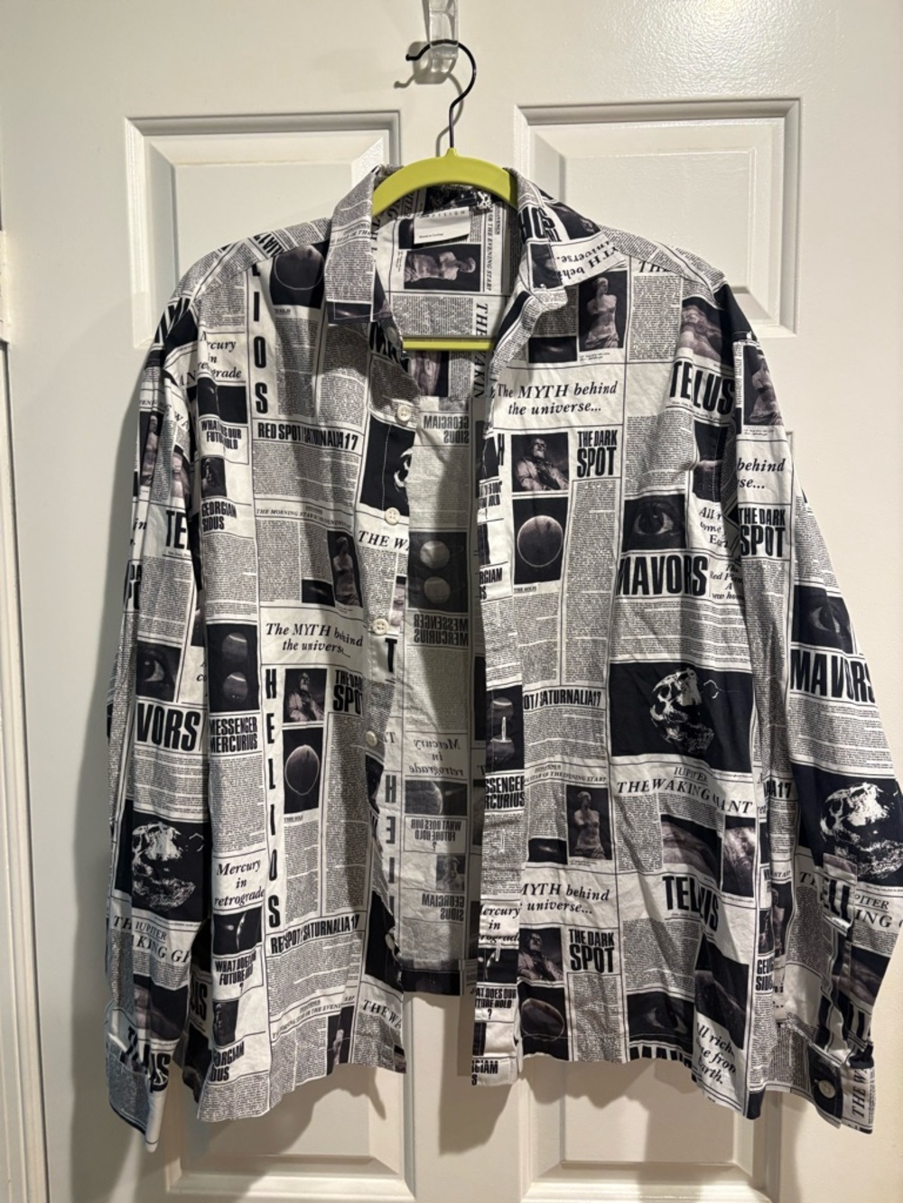 ASOS men’s newspaper print button down shirt M